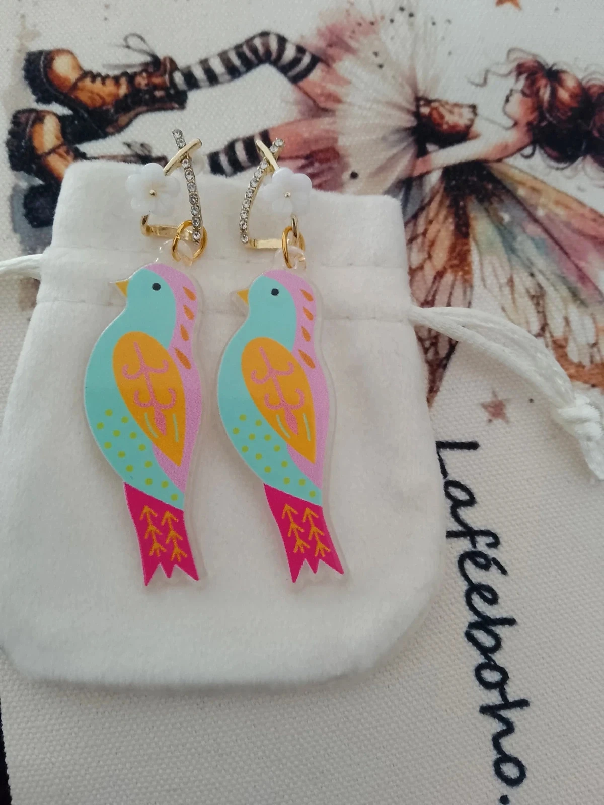 Boucles d'oreilles bohèmes oiseaux et fleurs blanches